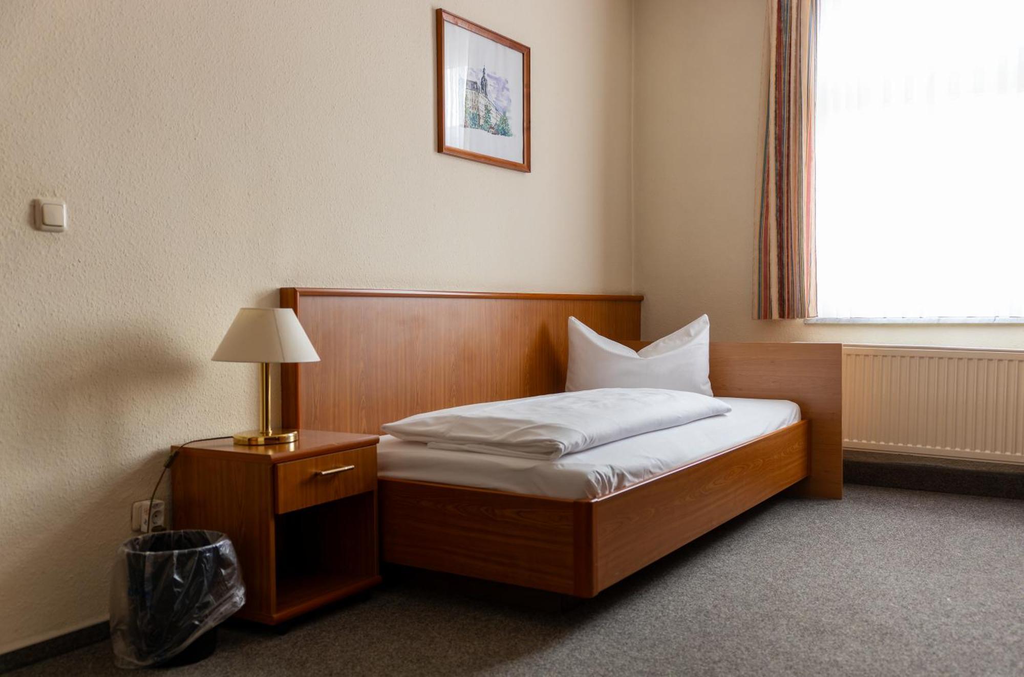 Hotel Anker Saalfeld Saale Bagian luar foto
