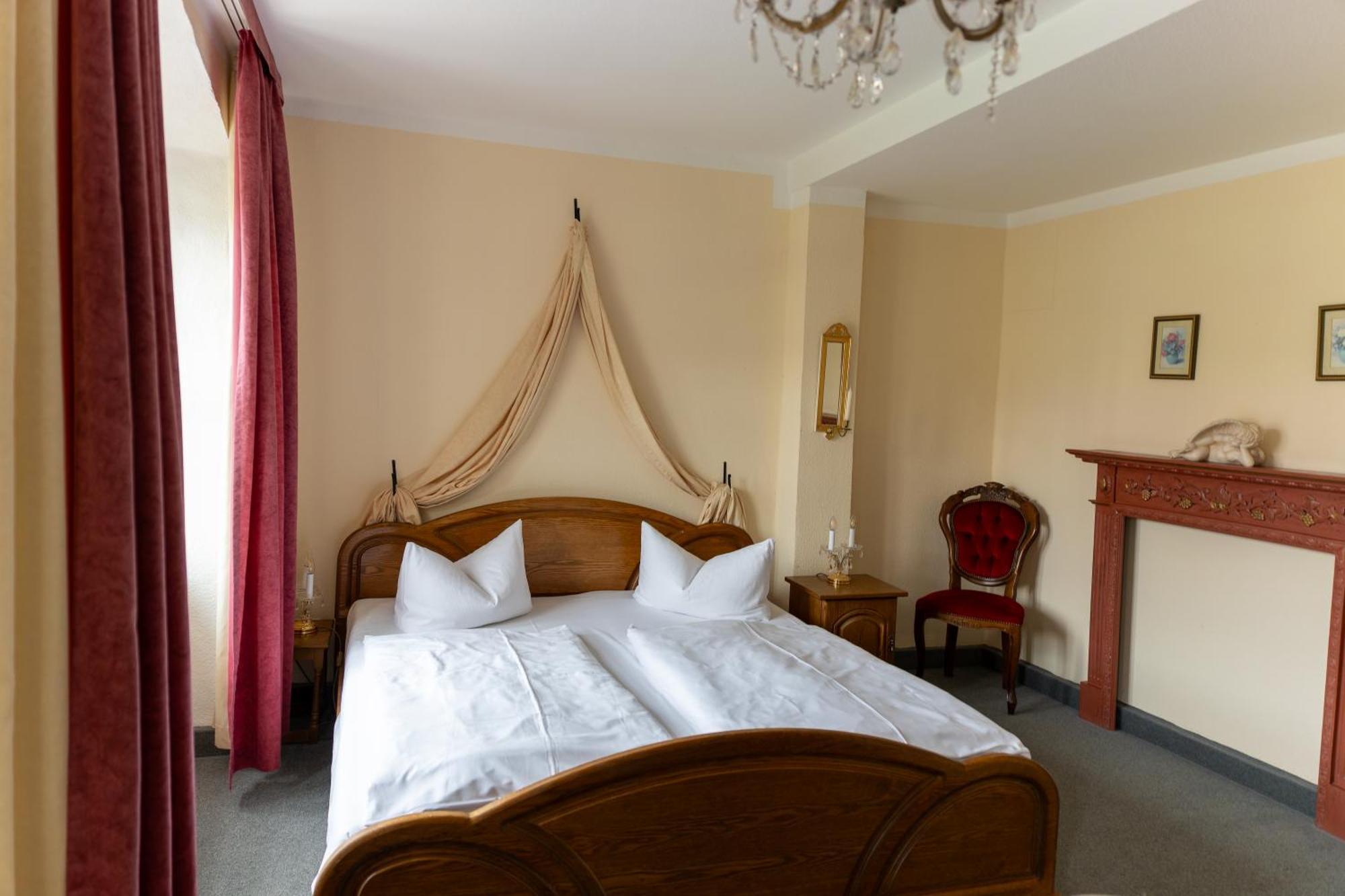 Hotel Anker Saalfeld Saale Bagian luar foto