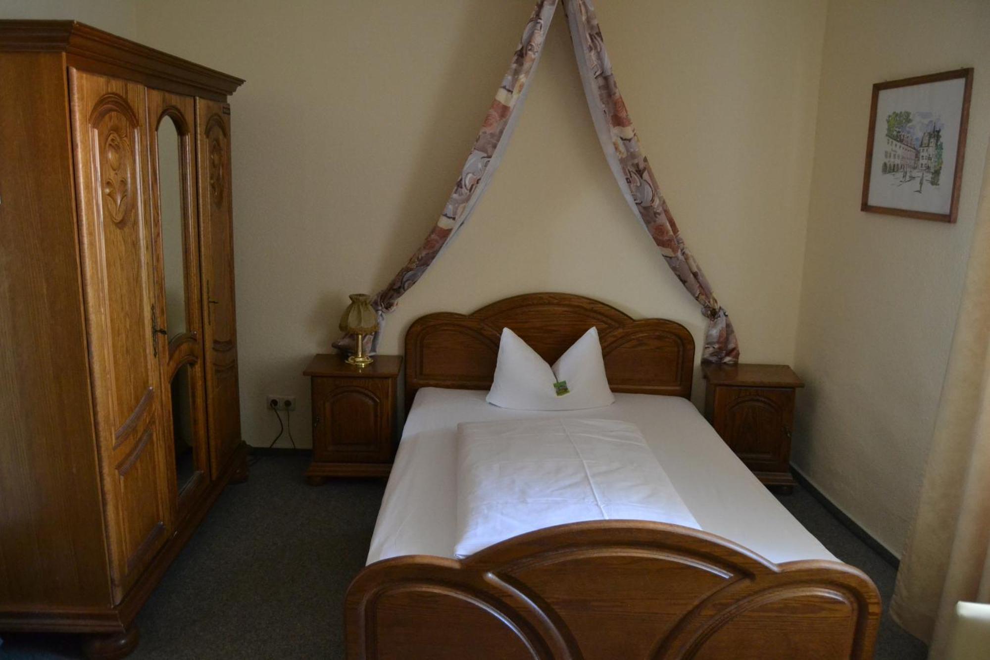 Hotel Anker Saalfeld Saale Ruang foto