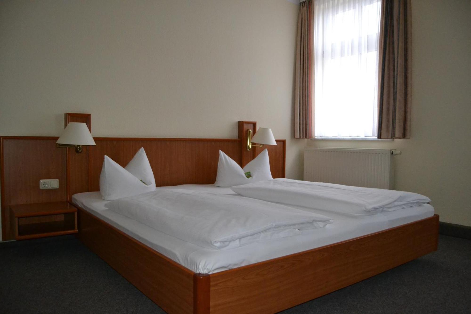Hotel Anker Saalfeld Saale Ruang foto
